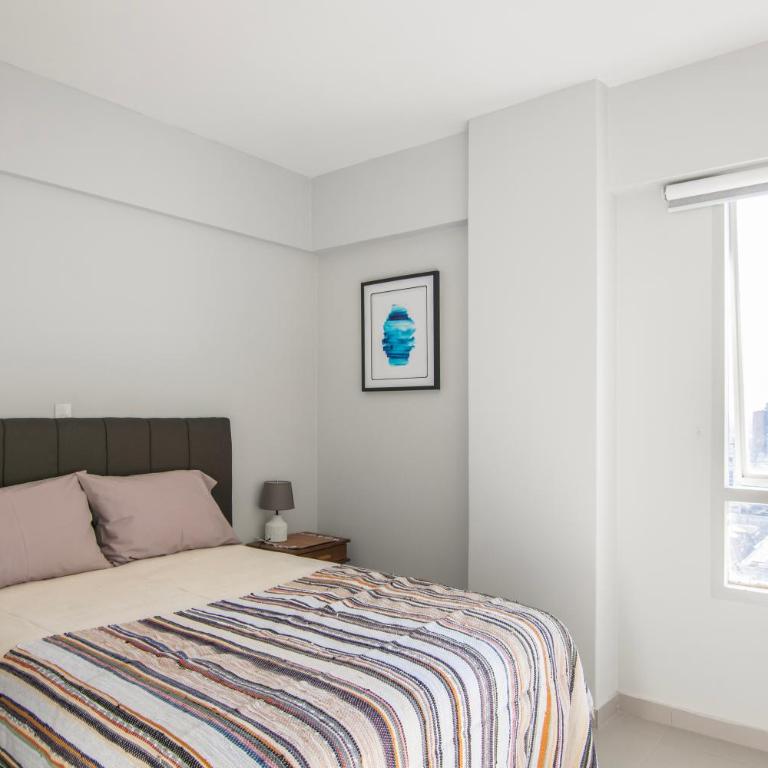 Bowie Apart with 2 BR centre and overlooking the bay - Two-Bedroom Apartment with City View - 1