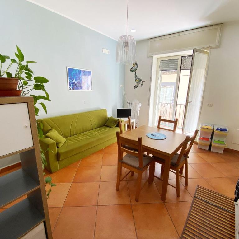 Vecchia Napoli Pignasecca - Appartamento con 2 Camere da Letto - 72