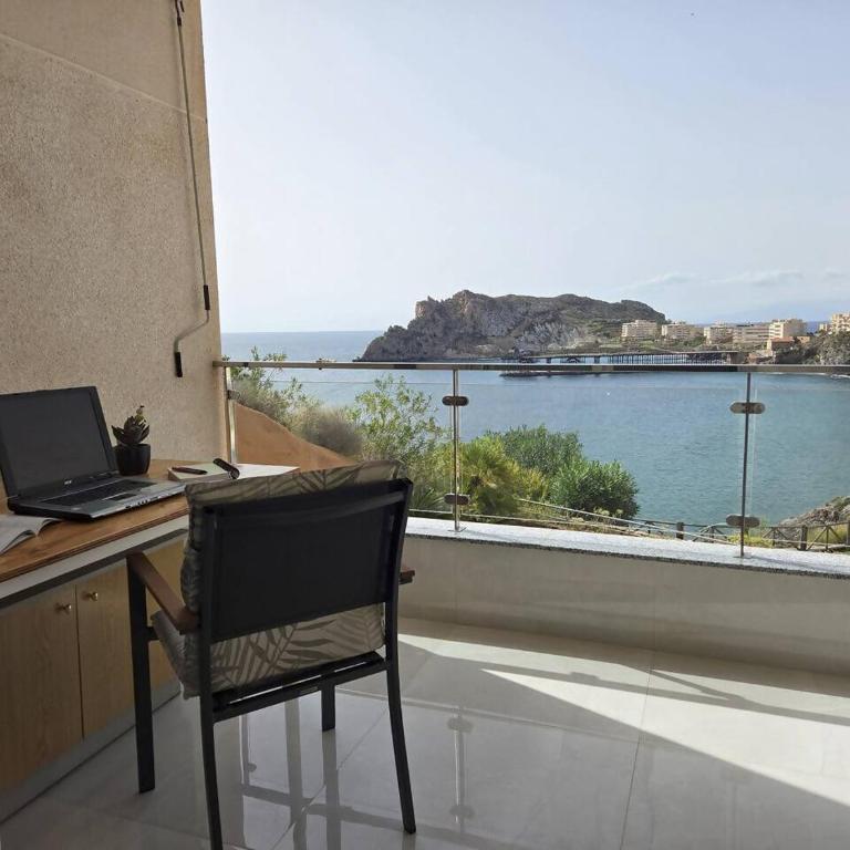 Balcón con impresionantes vistas a Bahia Hornillo - Apartamento de 3 dormitorios con vistas al mar - 8
