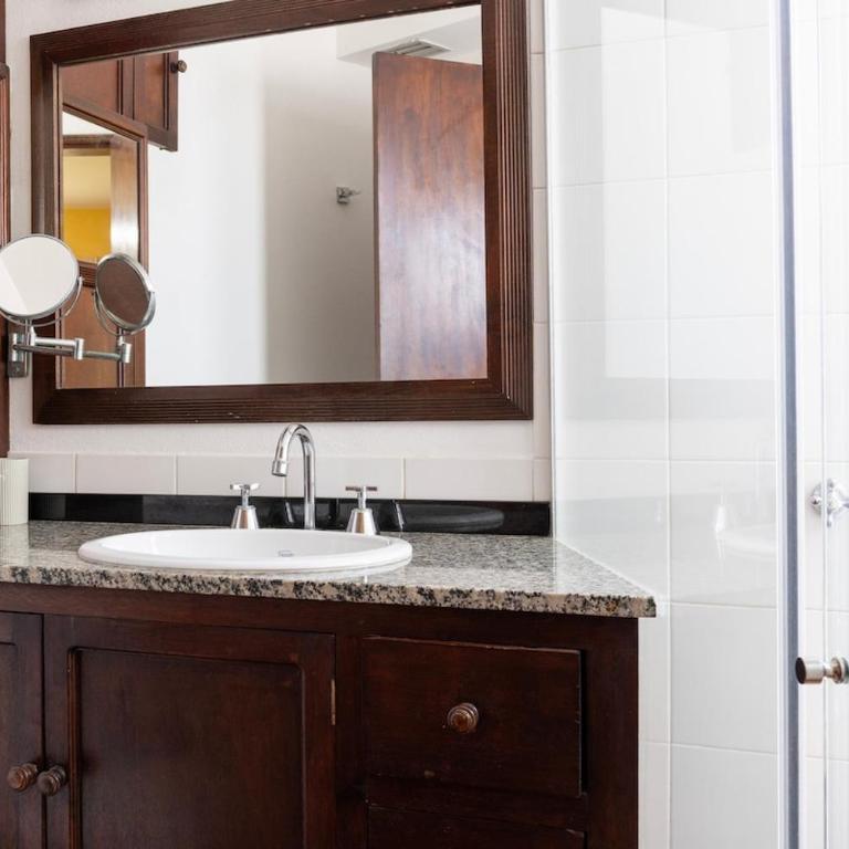 A cien metros del mar con piscina en La Juanita - Four-Bedroom House - 9