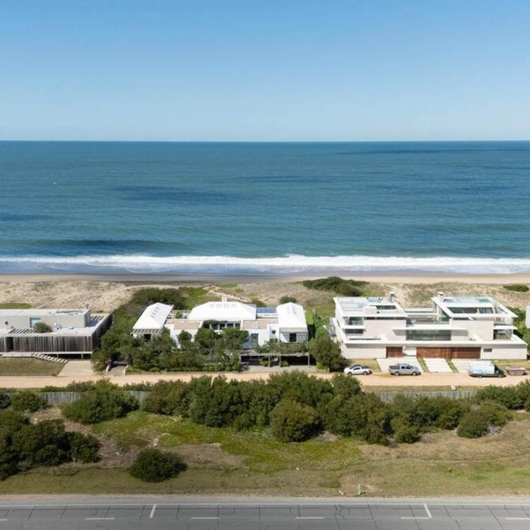 A cien metros del mar con piscina en La Juanita - Four-Bedroom House - 10