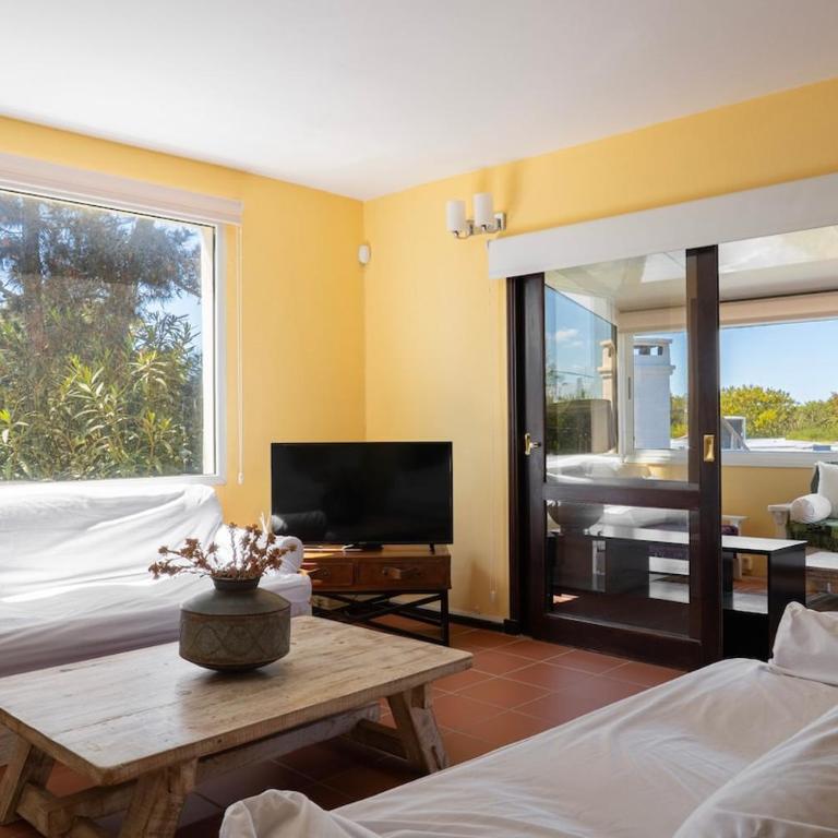 A cien metros del mar con piscina en La Juanita - Four-Bedroom House - 19