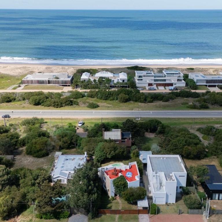 A cien metros del mar con piscina en La Juanita - Four-Bedroom House - 1