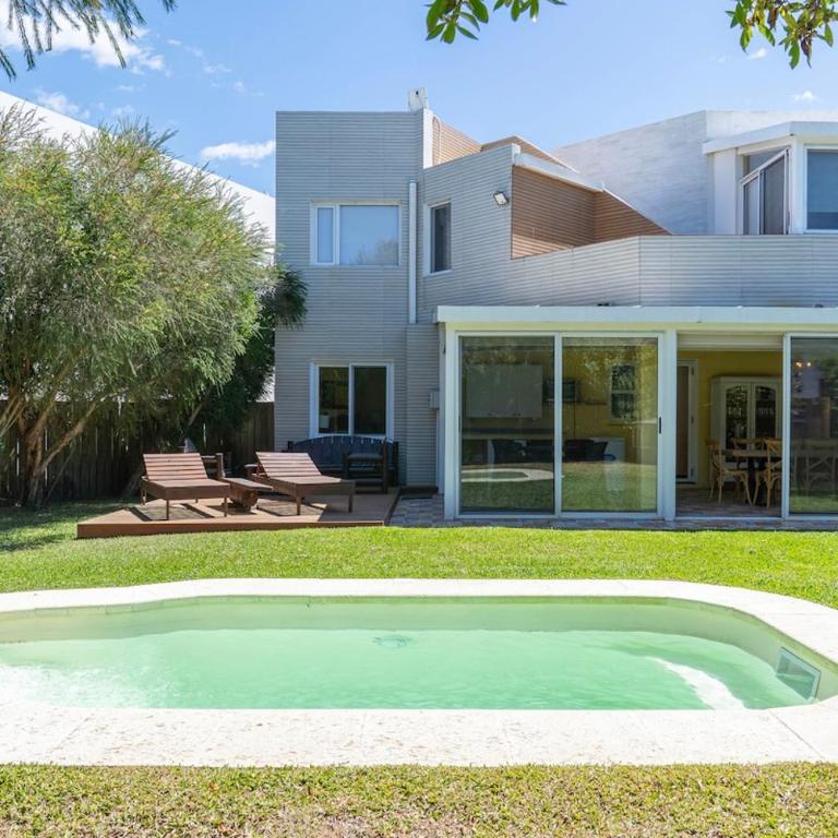 A cien metros del mar con piscina en La Juanita - Four-Bedroom House - 24