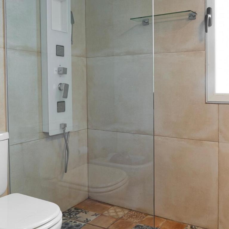 A cien metros del mar con piscina en La Juanita - Four-Bedroom House - 26