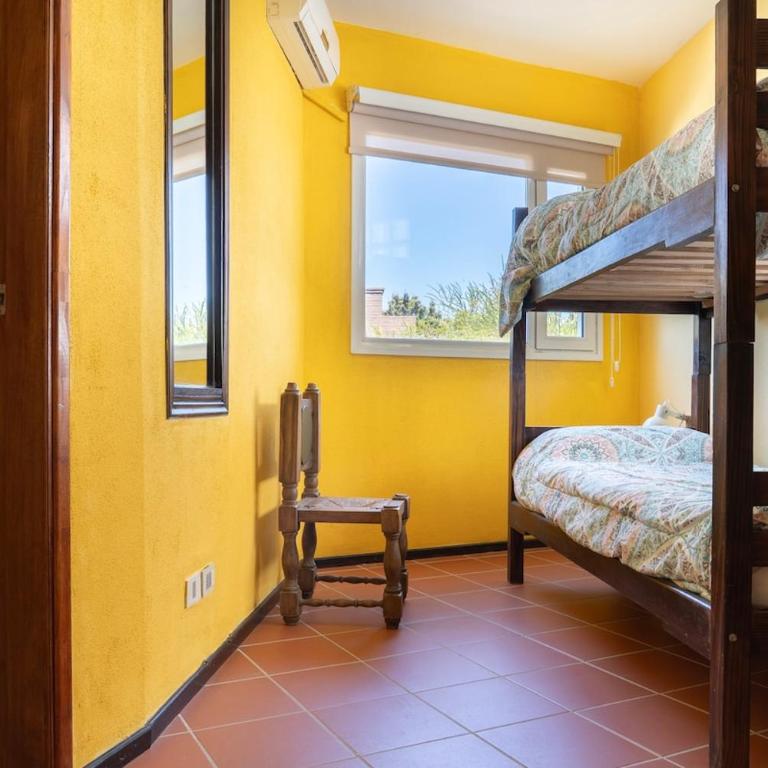 A cien metros del mar con piscina en La Juanita - Four-Bedroom House - 40