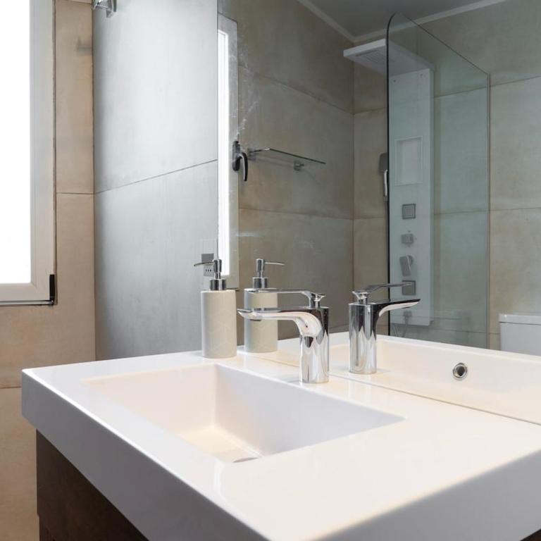 A cien metros del mar con piscina en La Juanita - Four-Bedroom House - 49
