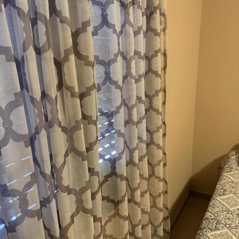 Casa familiar con pileta propia, amplio terreno! - Casa de 3 dormitorios - 6