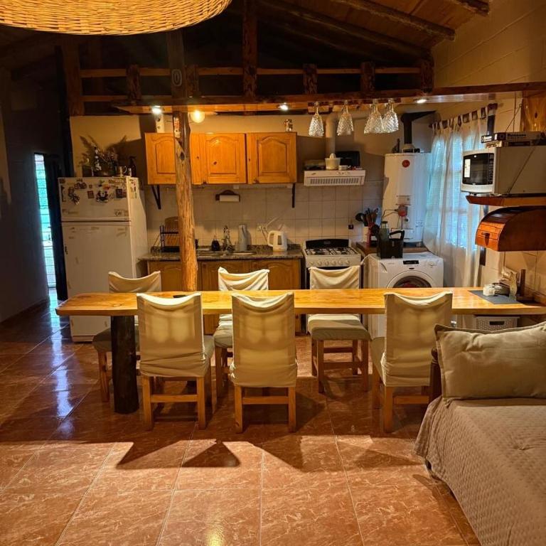 Casa familiar con pileta propia, amplio terreno! - Casa de 3 dormitorios - 12