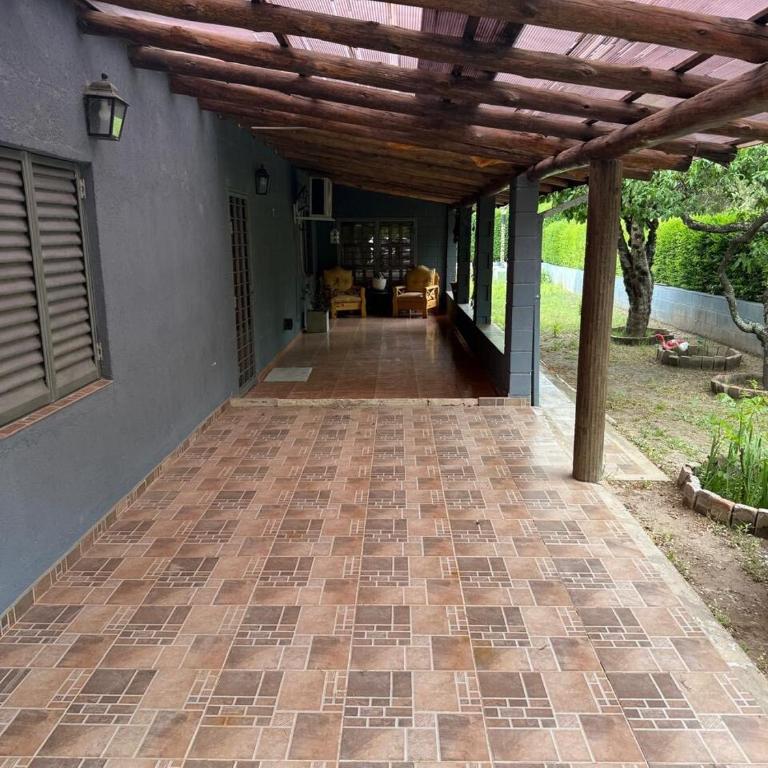 Casa familiar con pileta propia, amplio terreno! - Casa de 3 dormitorios - 15