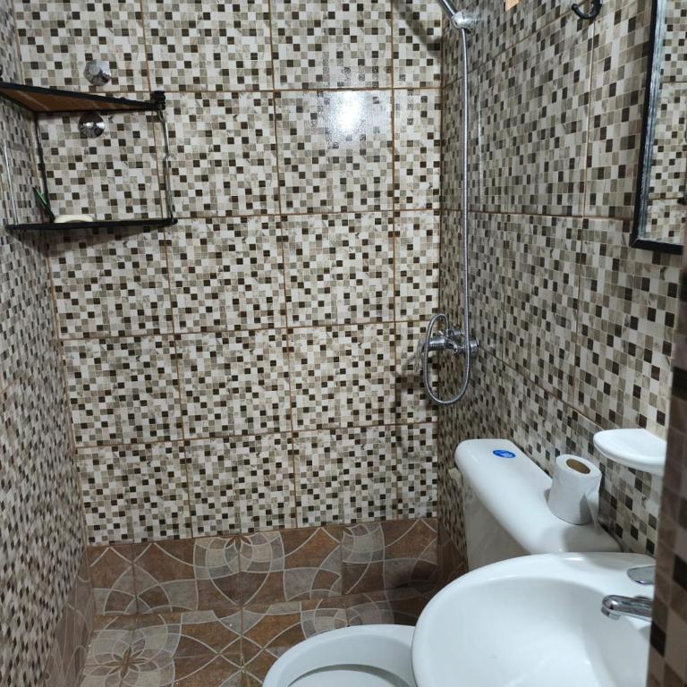 HOSTAL LUCERO - Habitación Doble con baño privado externo - 2 camas - 2