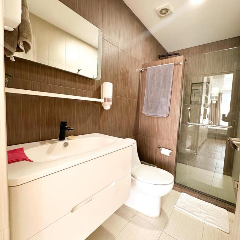 Zuhause Apartments 5th AV - Two-Bedroom Deluxe Apartment with Balcony - 21