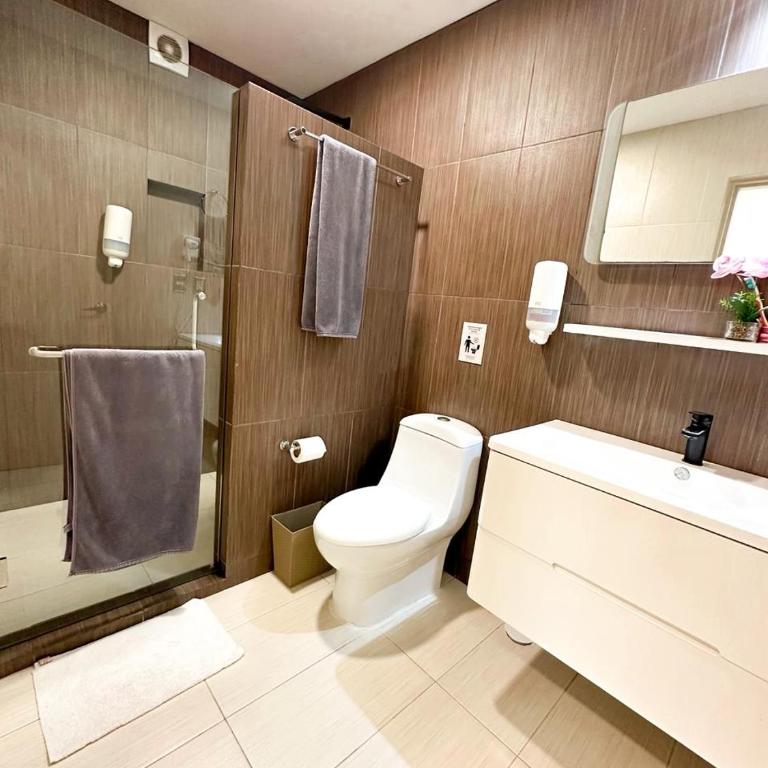 Zuhause Apartments 5th AV - Two-Bedroom Deluxe Apartment with Balcony - 12