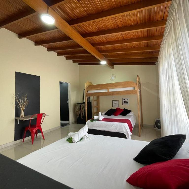 Comparte tu hogar en Medellín - Habitación Doble con baño privado - 1