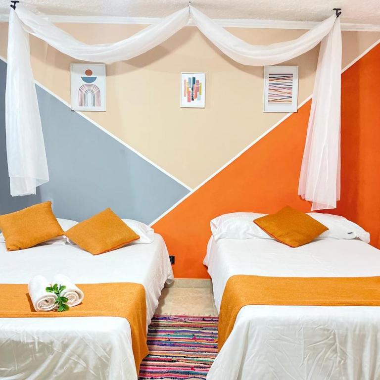 Comparte tu hogar en Medellín - Habitación Doble con baño privado - 2 camas - 4