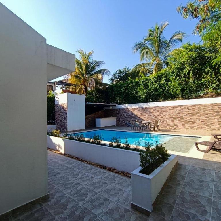 Casa de Descanso con Piscina y Jardín Ricaurte - Casa de 4 dormitorios - 6