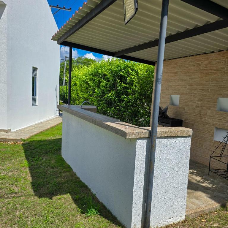 Casa de Descanso con Piscina y Jardín Ricaurte - Casa de 3 dormitorios - 7