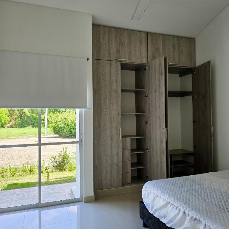 Casa de Descanso con Piscina y Jardín Ricaurte - Casa de 3 dormitorios - 9