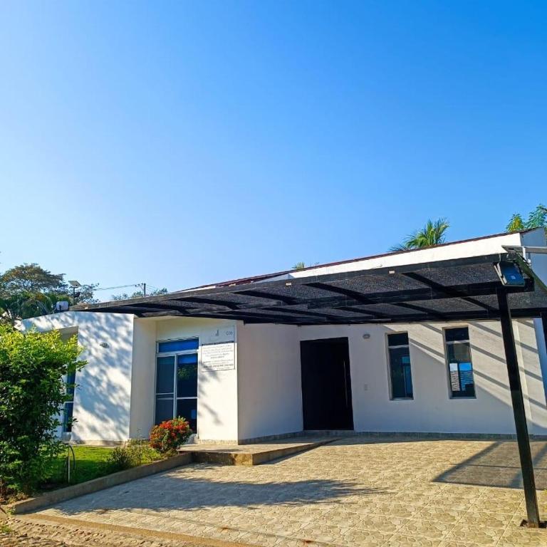 Casa de Descanso con Piscina y Jardín Ricaurte - Casa de 4 dormitorios - 10