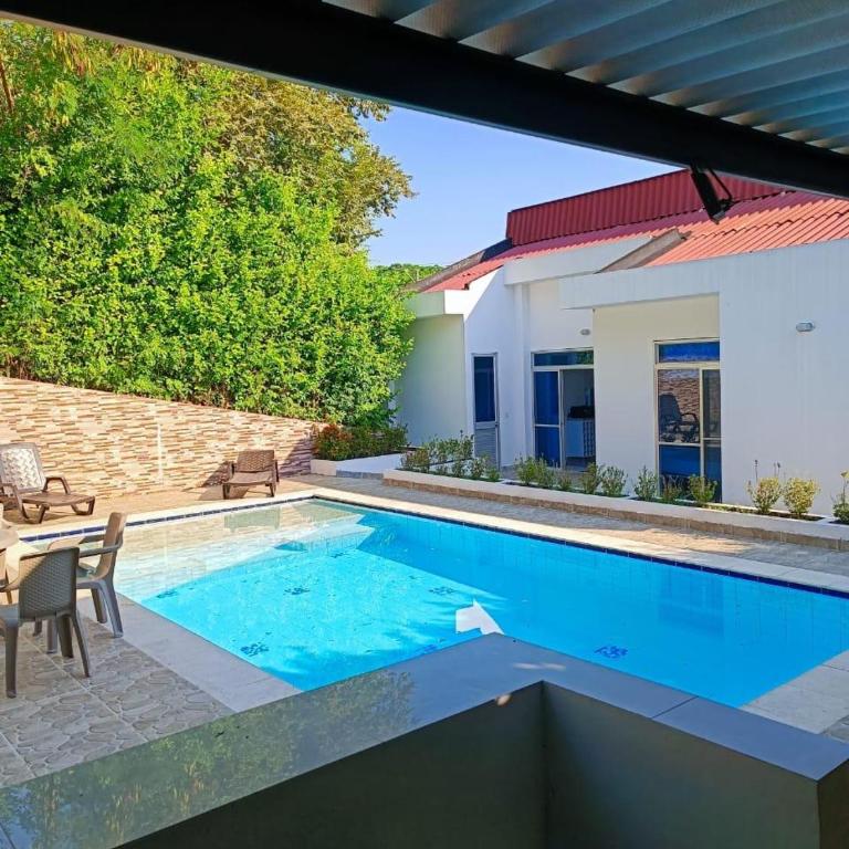 Casa de Descanso con Piscina y Jardín Ricaurte - Four-Bedroom House - 11