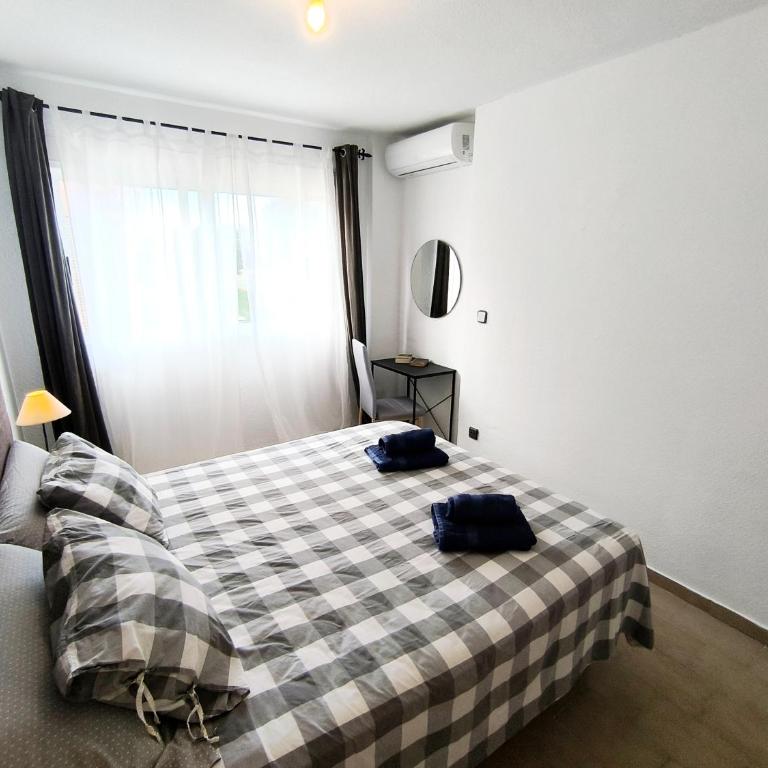 Habitación privada en casa - Queen Room with Garden View - 4