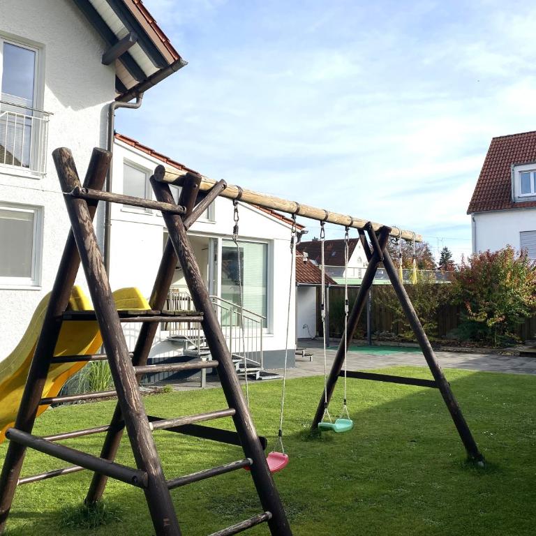 Modernes & zentral gelegenes Ferienhaus mit Garten und Parkplatz - Haus mit 3 Schlafzimmern - 5