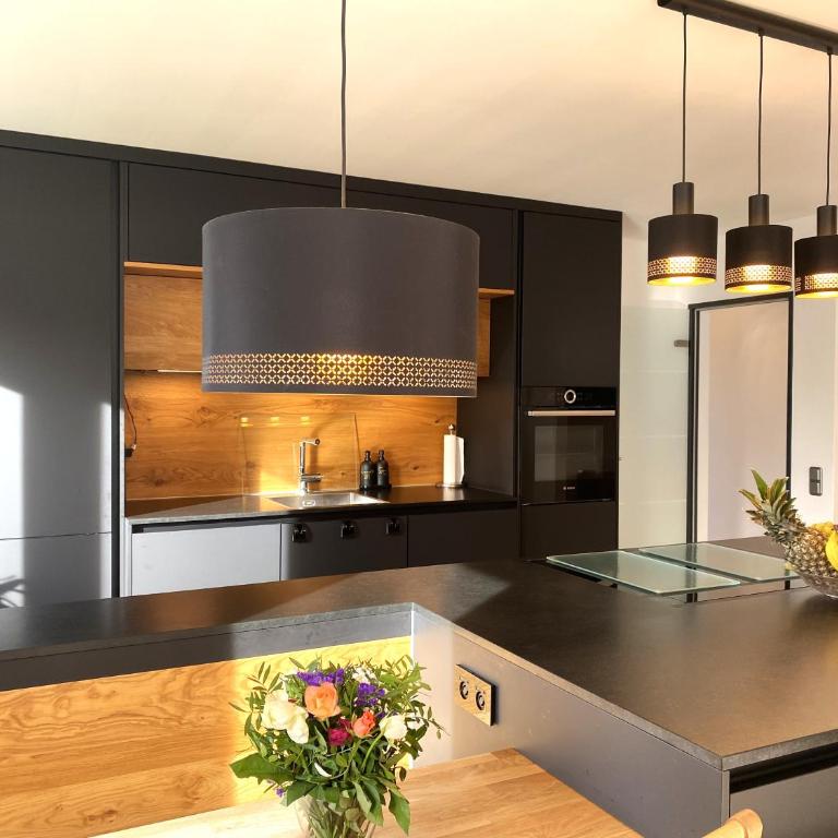 Modernes & zentral gelegenes Ferienhaus mit Garten und Parkplatz - Haus mit 3 Schlafzimmern - 1