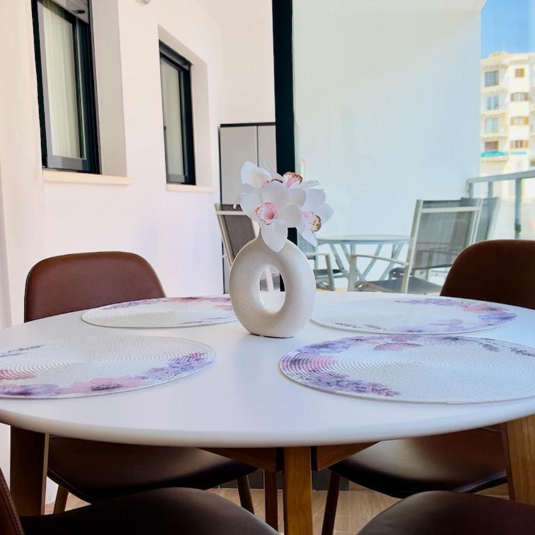 Calamora II by Sun & Sea Homes - Two-Bedroom Apartment with Terrace - 10