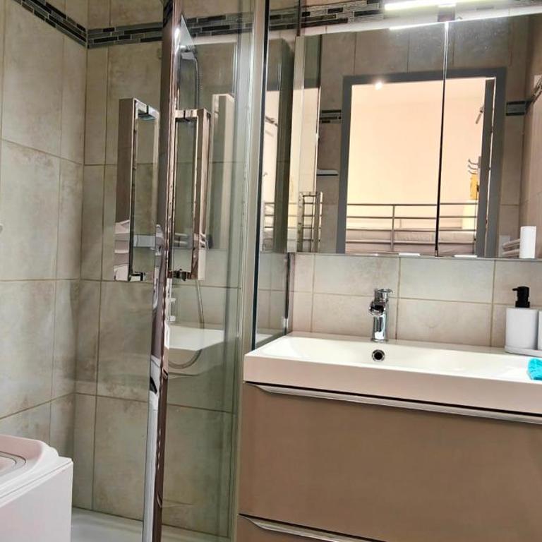 Apt with balcony near downtown Fréjus - Studio - 8
