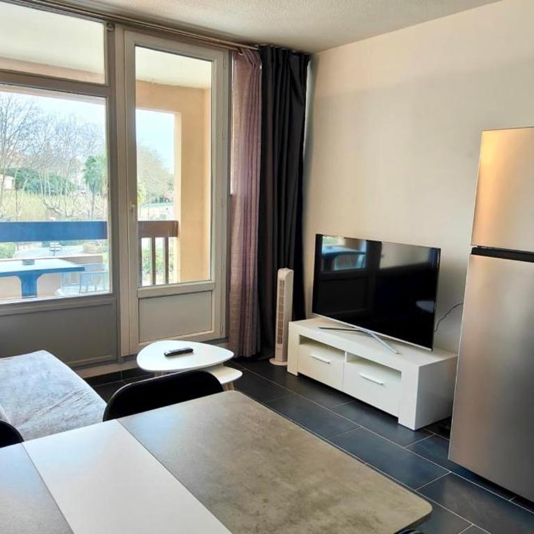 Apt with balcony near downtown Fréjus - Studio - 11