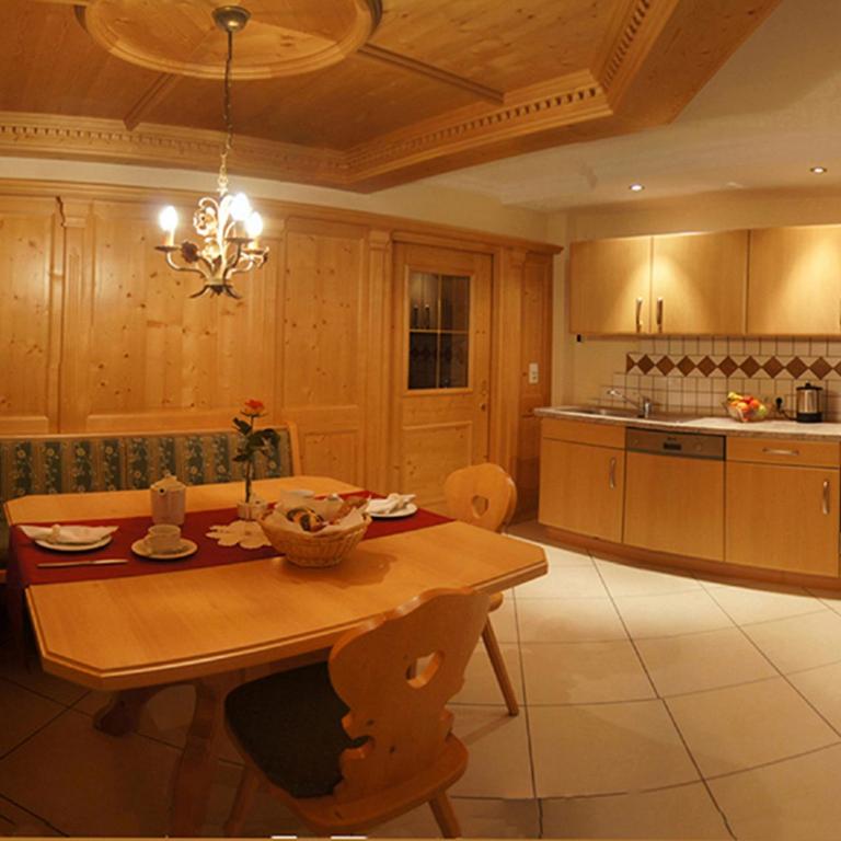 Gästehaus Alpina - Apartment mit 2 Schlafzimmern mit Balkon und Terrasse - 6
