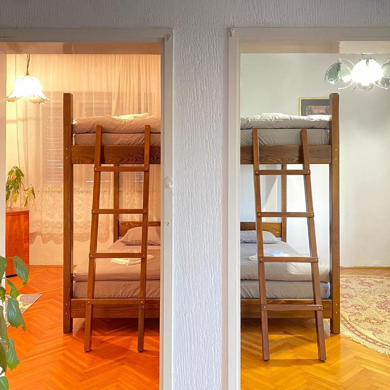 Small Hill Guesthouse - Mixed Dormitory Room - 9