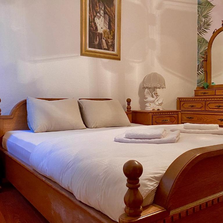 Small Hill Guesthouse - Deluxe Room - 1