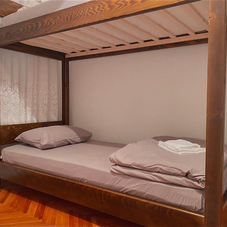 Small Hill Guesthouse - Mixed Dormitory Room - 2