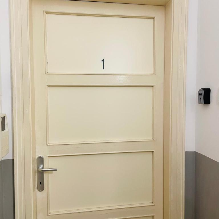 Domus Pellicciai - Standard Twin Room with Shared Bathroom - 6