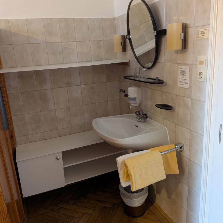 Kloster Wernberg - Doppelzimmer mit Gemeinschaftsbad - 3