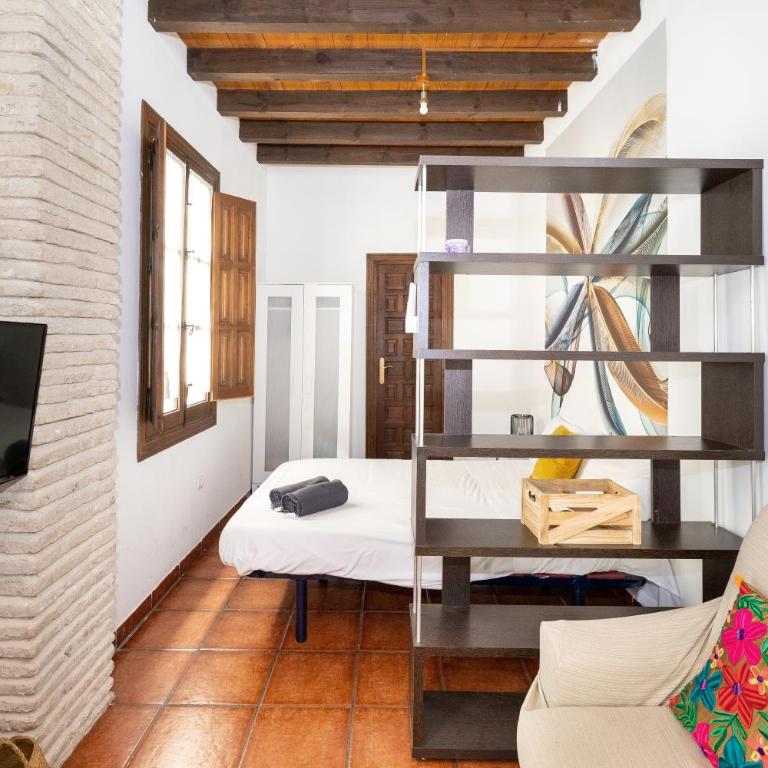 Alhambra View Nest - Studio with Balcony - 10