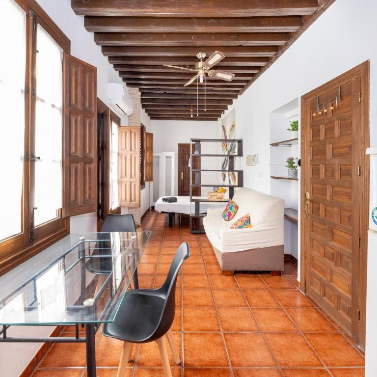 Alhambra View Nest - Studio with Balcony - 17
