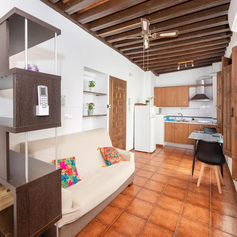 Alhambra View Nest - Studio with Balcony - 18