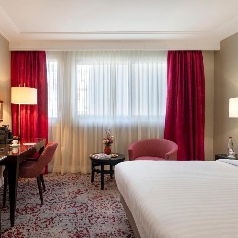 Warwick Paris Champs-Elysées - Chambre Supérieure Lit Queen-Size - 1