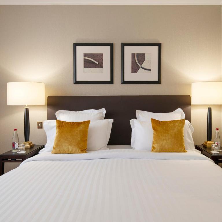 Warwick Paris Champs-Elysées - Chambre Supérieure Lit Queen-Size - 2