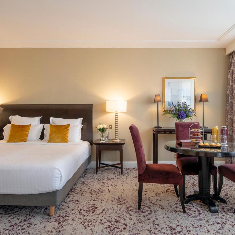 Warwick Paris Champs-Elysées - Suite Junior Lit King-Size - 1