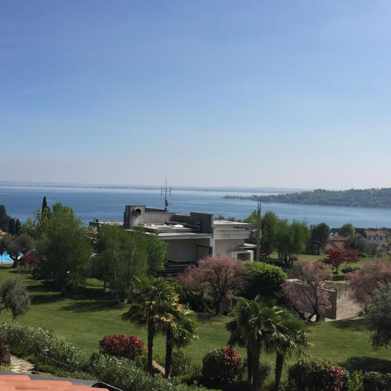 Sunshine Luxury Apartment - spacious house - Lake View - Pool - Two-Bedroom Apartment - 3