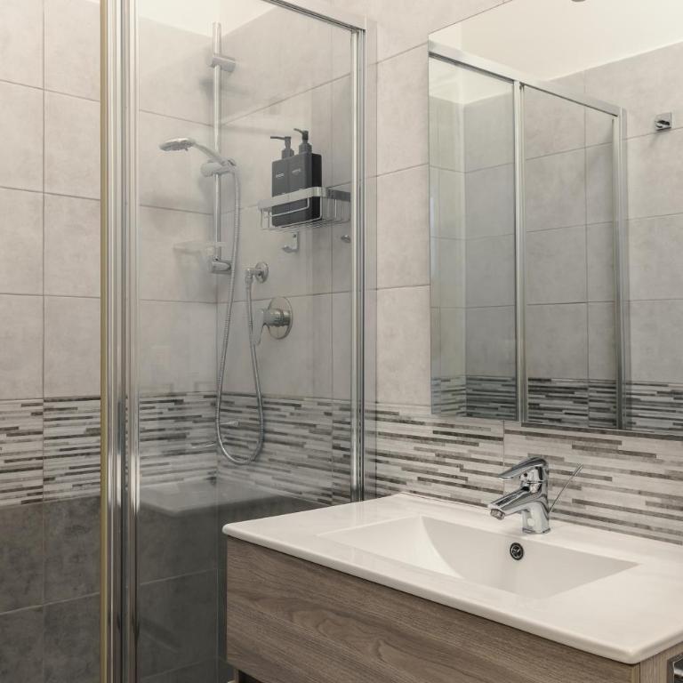 Vatican Family & Friends Stay - Two-Bedroom Apartment - 2