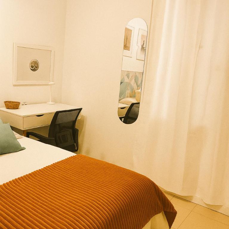 Barcelona's Gem - Single Room with Shared Bathroom - 5