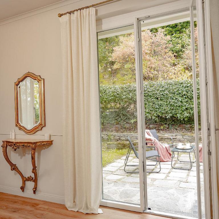 Lake Maggiore GEM - Two-Bedroom Apartment with Lake View - 11