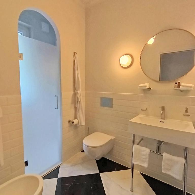 Lake Maggiore GEM - Two-Bedroom Apartment with Lake View - 15