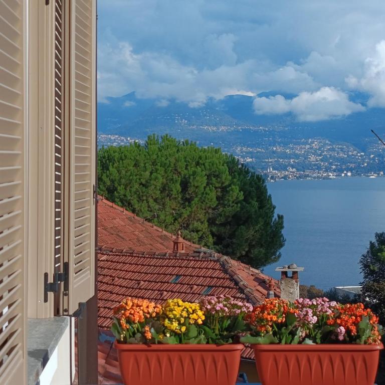 Lake Maggiore GEM - Two-Bedroom Apartment with Lake View - 17