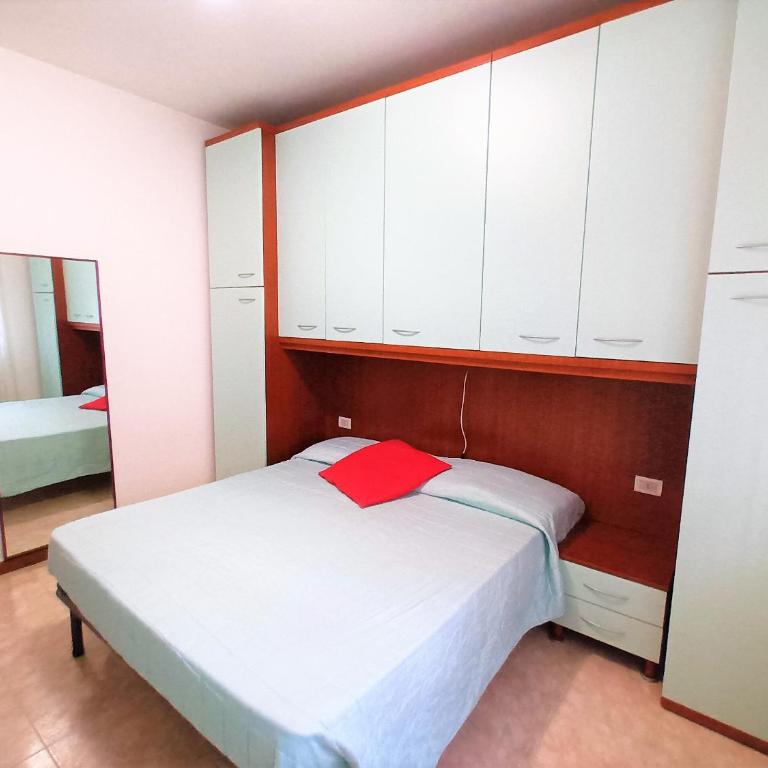 Trilocale piano terra con doppi servizi Piazza Aurora 100m dal mare - Family Apartment - Two-Bedroom Apartment - 16