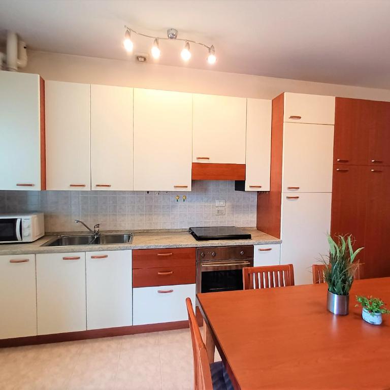 Trilocale piano terra con doppi servizi Piazza Aurora 100m dal mare - Family Apartment - Two-Bedroom Apartment - 14